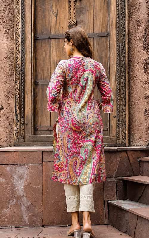 Beautiful Mandarin Neck Kurta, Sleeve Length is Three-Quater