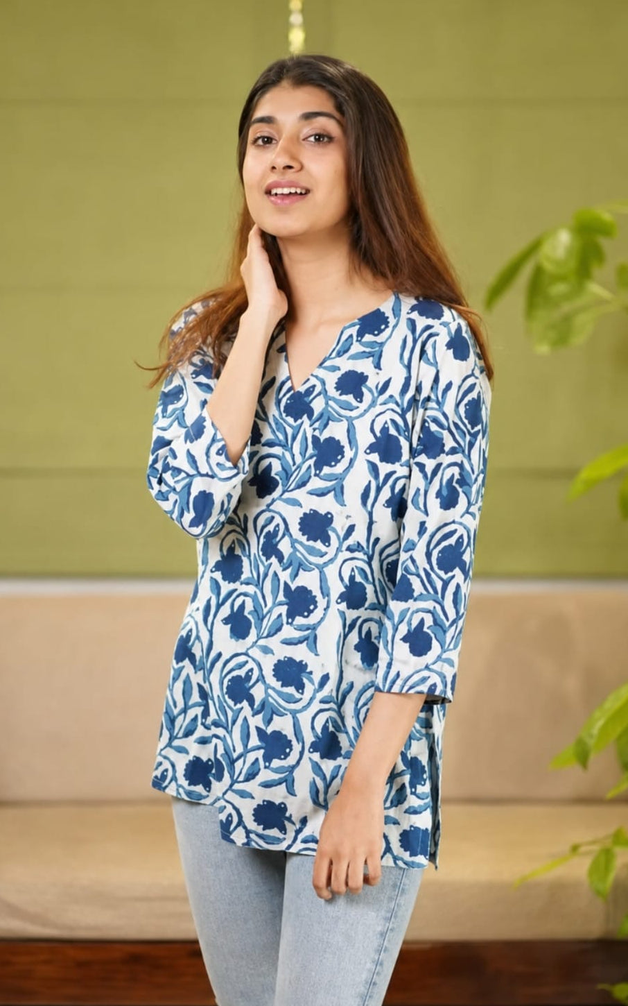 Cotton short kurti in Notch neck, sleeves length is three quater