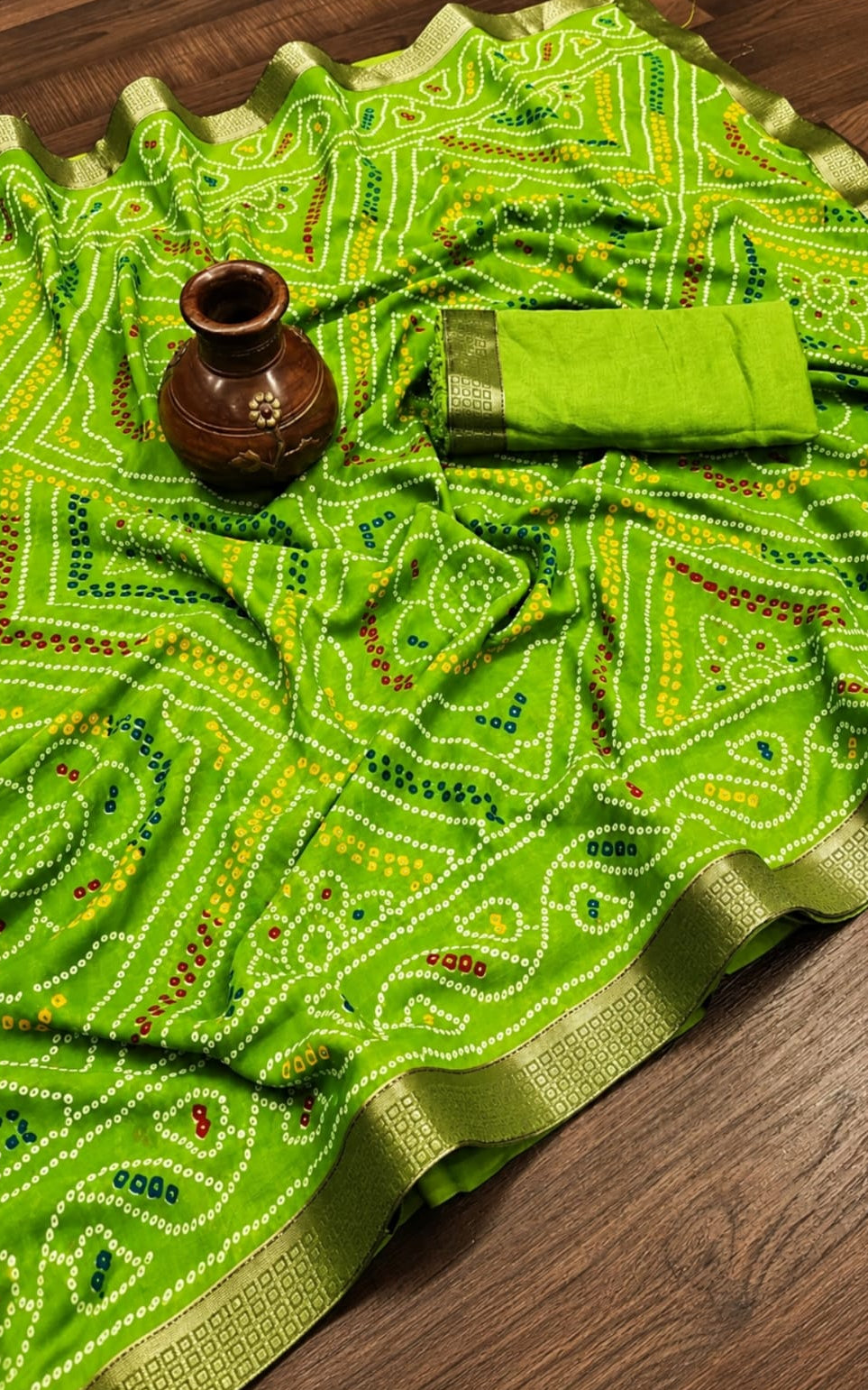 poly georgette saree with seprated blouse peice