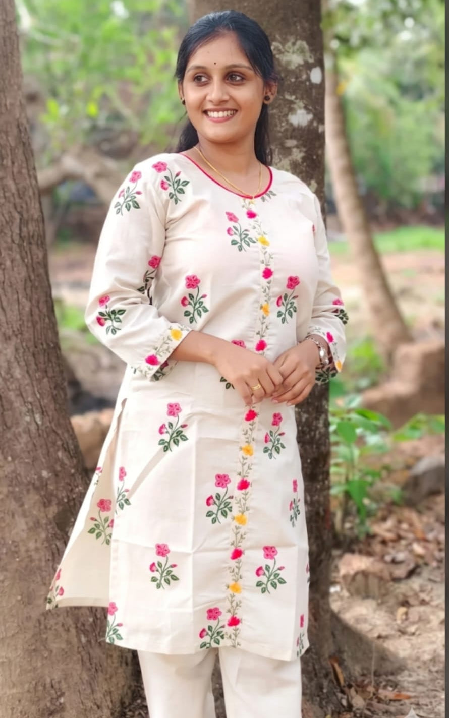 round neck cotton kurta, knee length, sleeves length is three quater
