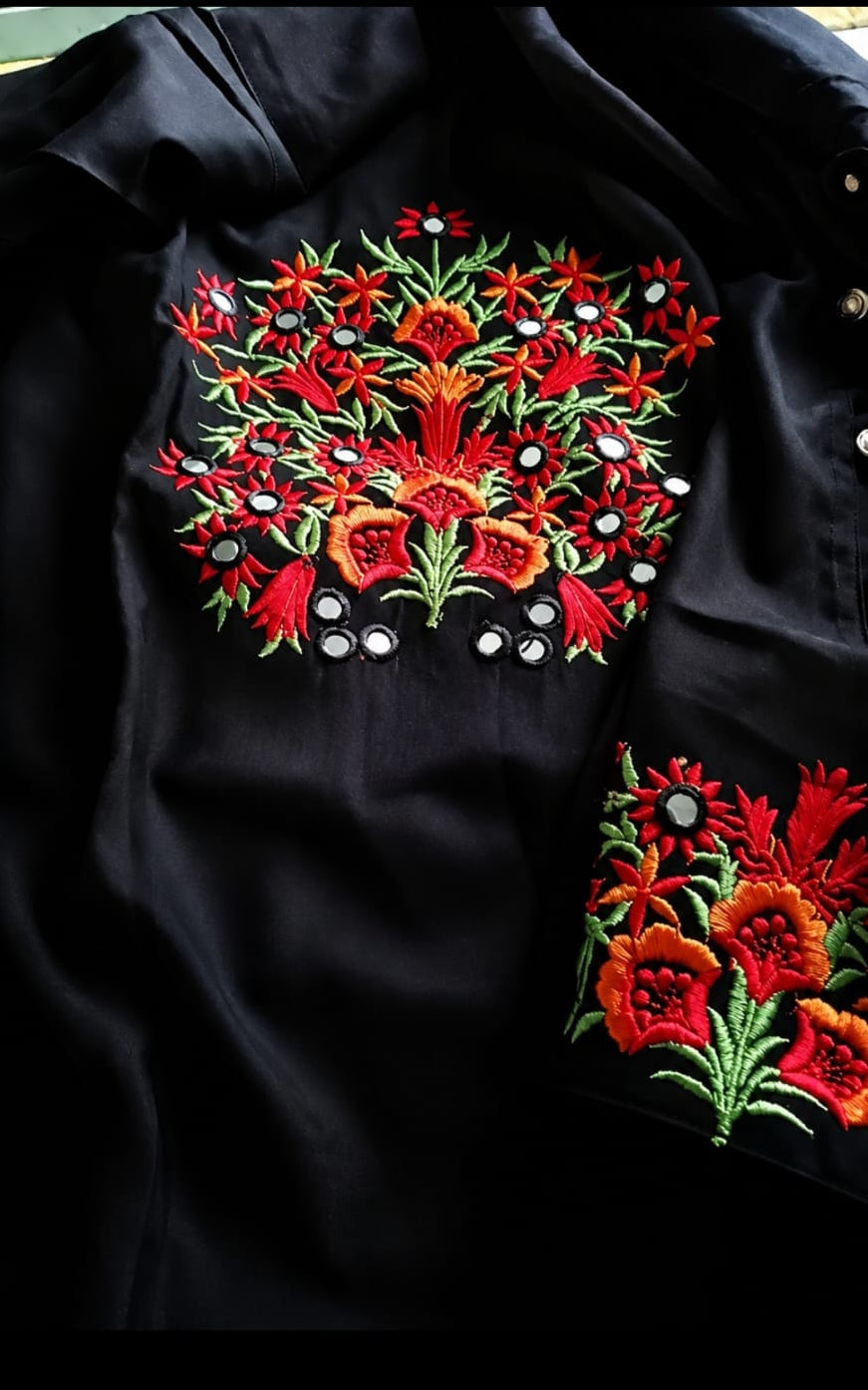 rayon kurti in round neck, sleeve length is three quater