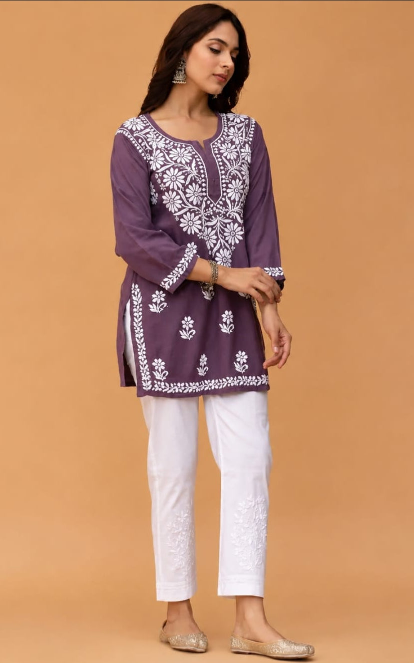 short kurta in notch neck, above knee, sleeve length is three quater