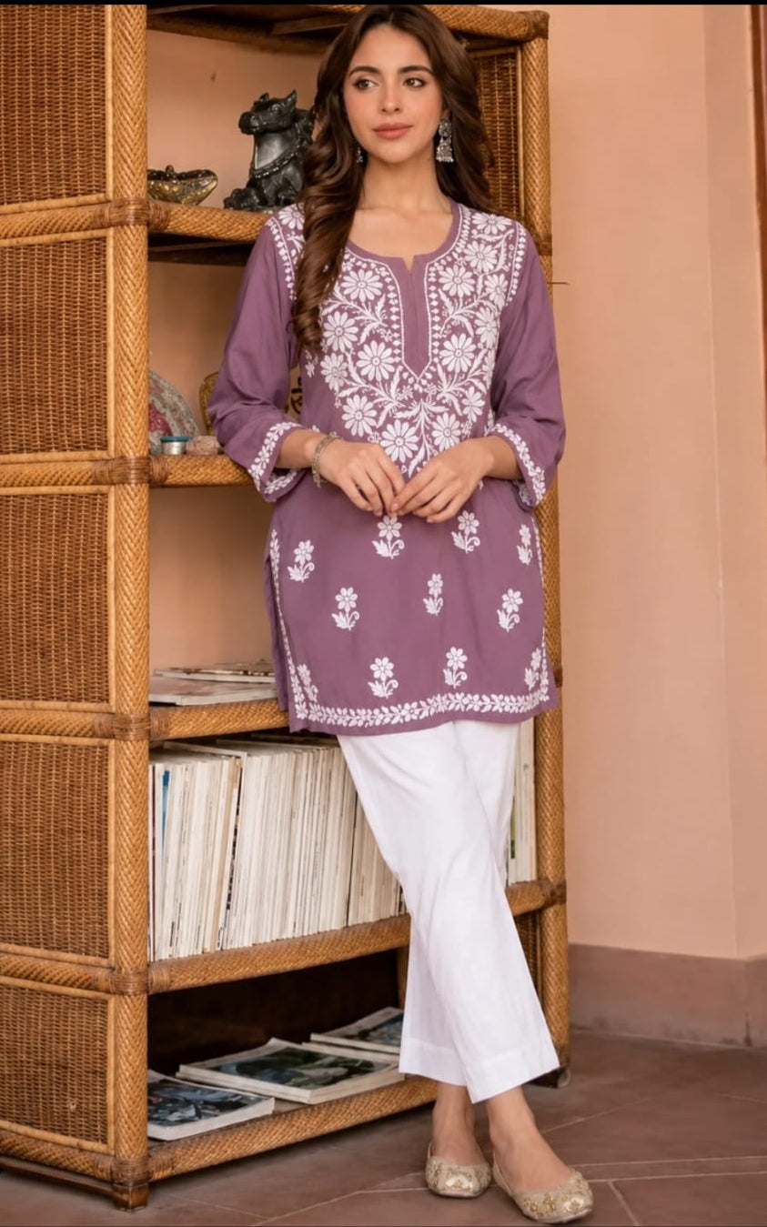 short kurta in notch neck, above knee, sleeve length is three quater
