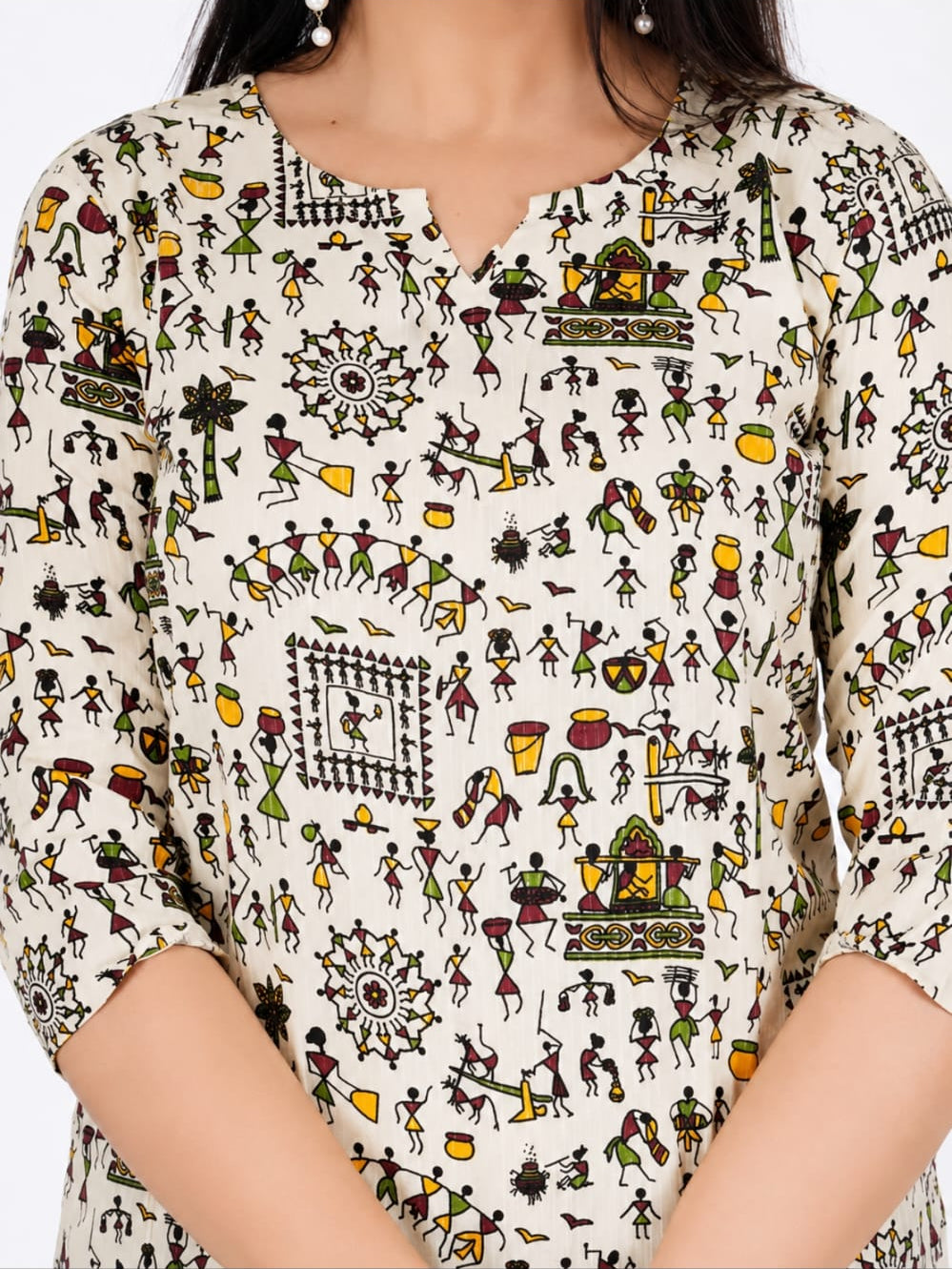 Cotton blend short kurti in V-neck, sleeves length is three quater