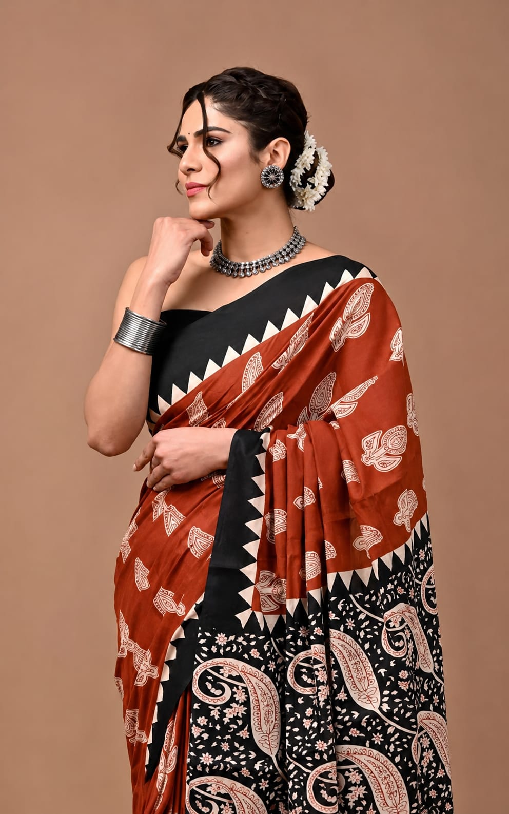 Ladies cotton brown colour saree without blouse