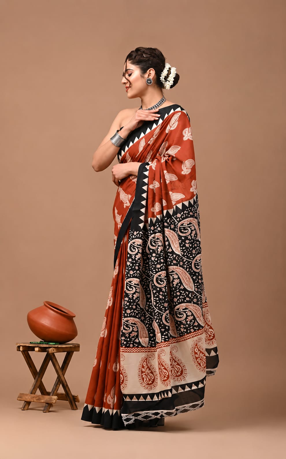 Ladies cotton brown colour saree without blouse