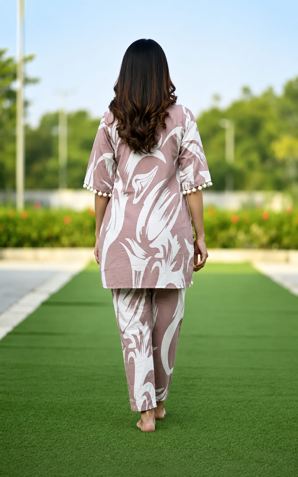 Kurta with Palazzo type Bottom, V-neck, sleeves length is Three Quater