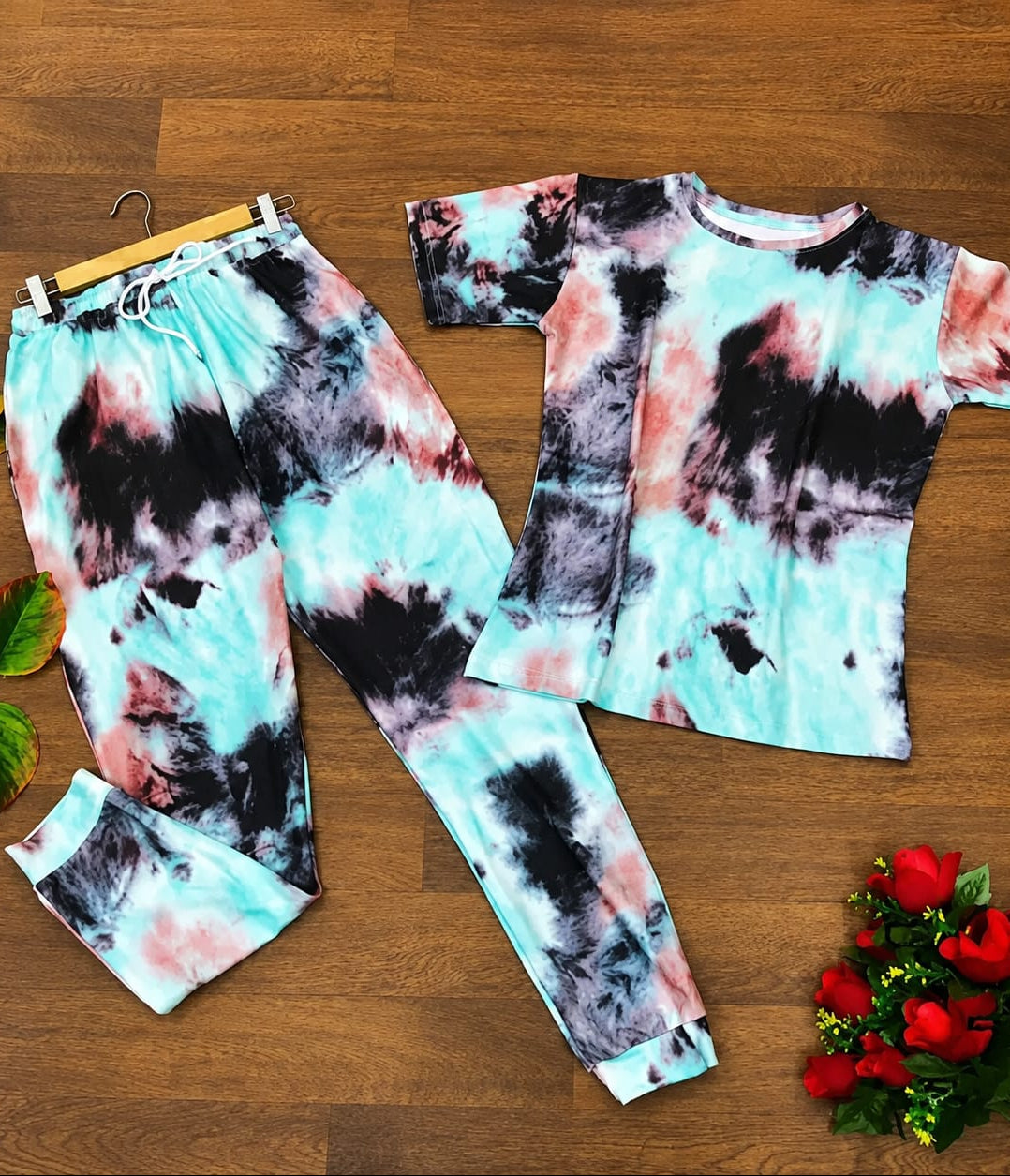 Nightsuit for womens, Lapel Neck, Below Waist length, Short Sleeves