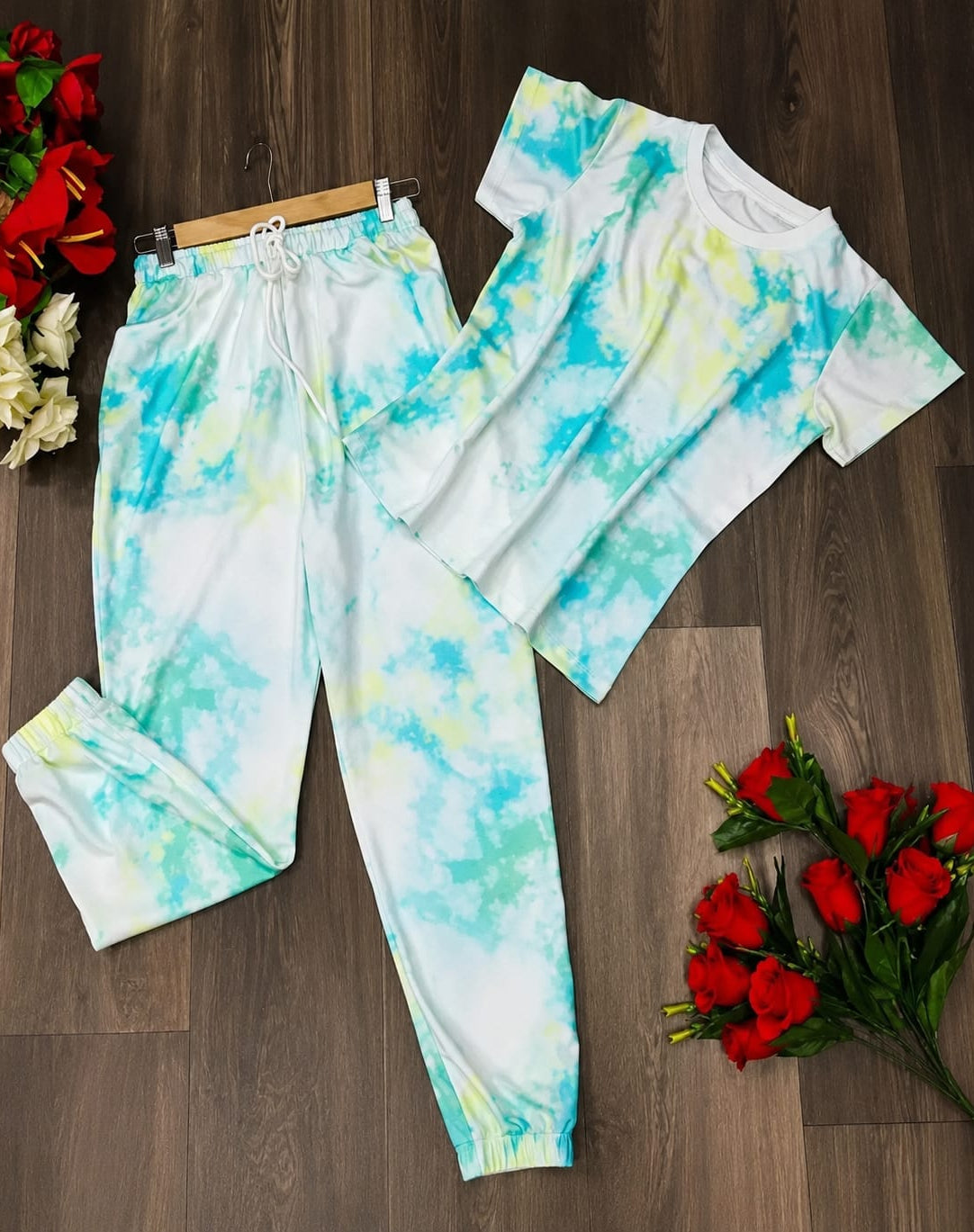 Nightsuit for womens, Lapel Neck, Below Waist length, Short Sleeves