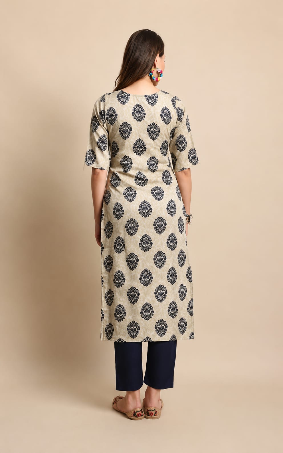 Beautiful Womens Kurta with Bottomwear, Round Neck