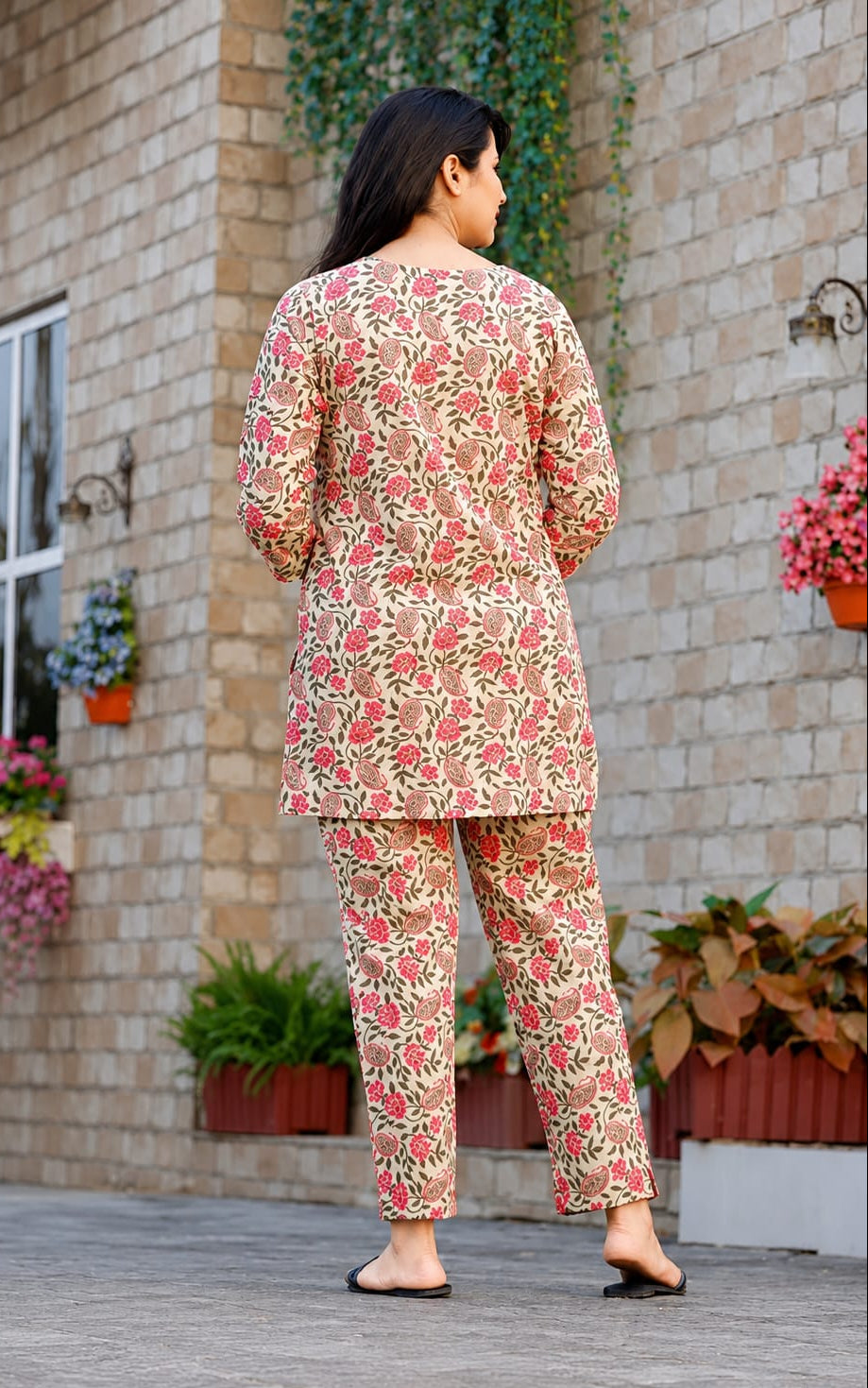 Nightsuit for Womens, Below Waist, Notch Neck, Three-Quater Sleeves