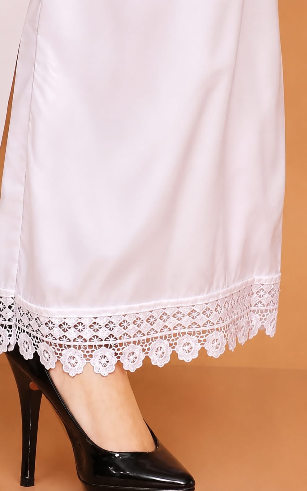Womens Palazzos in rayon fabric, Full Length, Waist is Mid rise, Elastic waistband