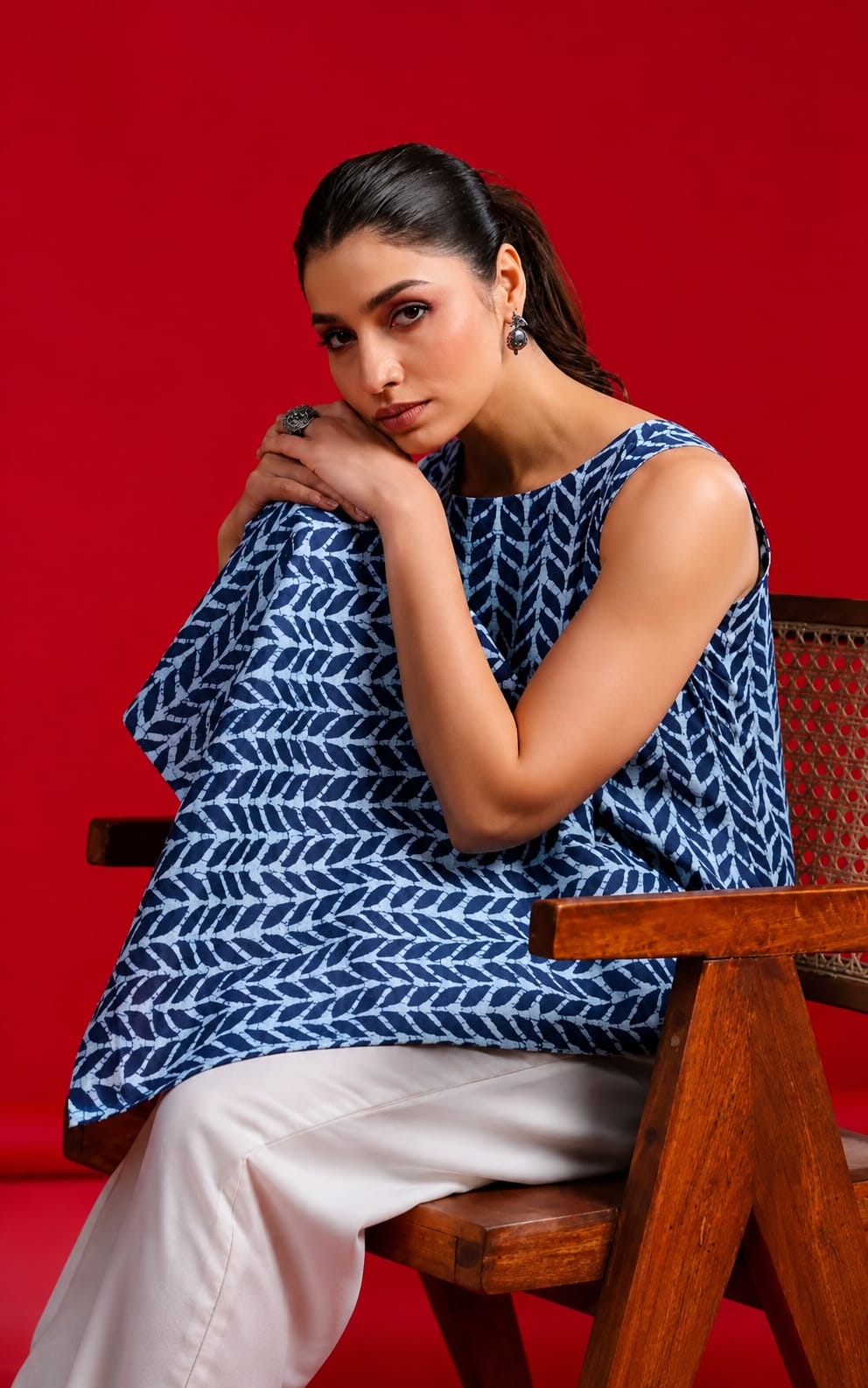 Womens Kurti in Cotton Cambric, Calf Length, Round Neck, Sleeveless