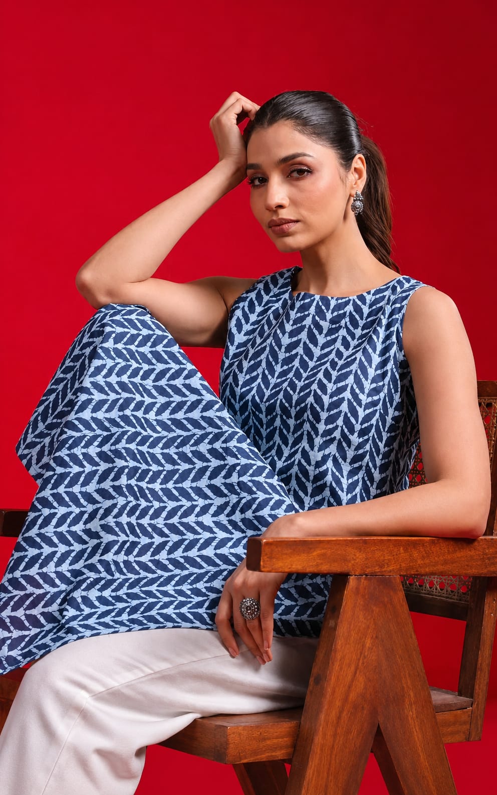 Womens Kurti in Cotton Cambric, Calf Length, Round Neck, Sleeveless