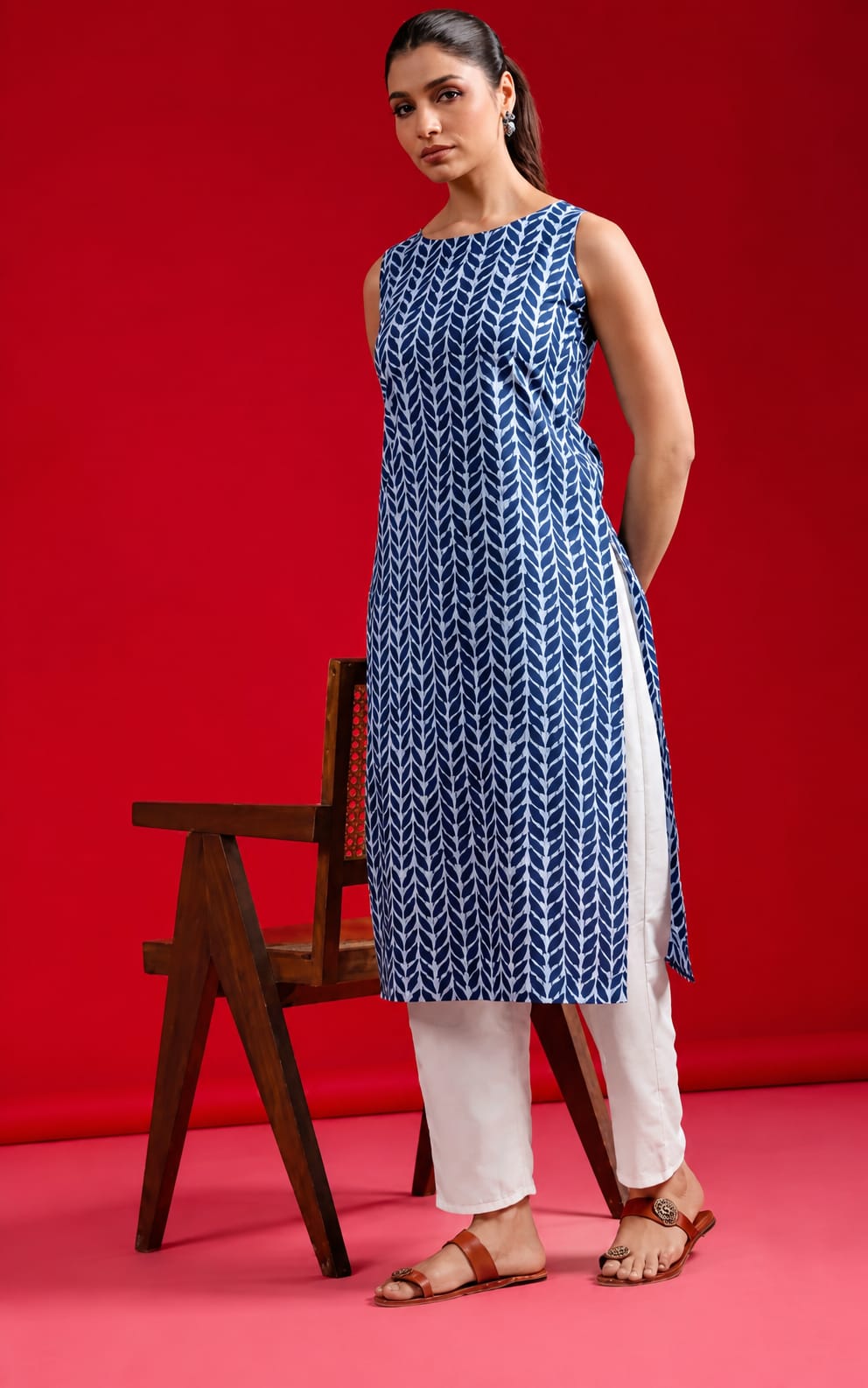 Womens Kurti in Cotton Cambric, Calf Length, Round Neck, Sleeveless